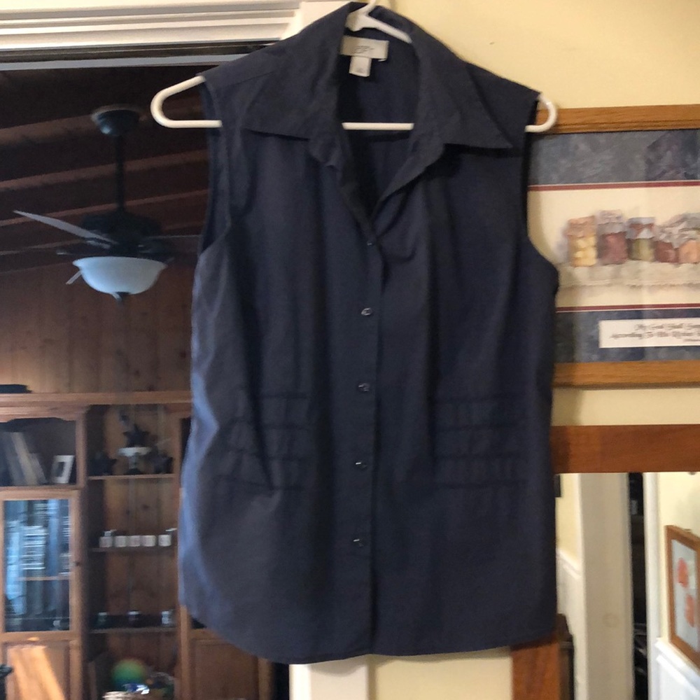 Sleeveless button down top
